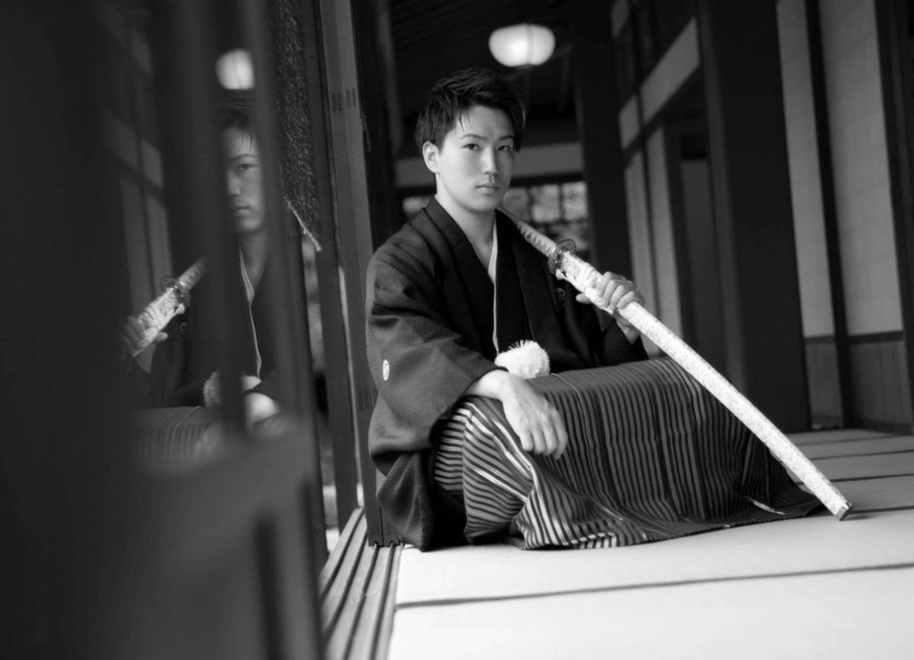 成人式の白黒写真