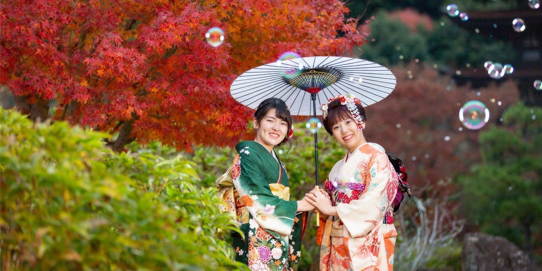 成人式の女の子二人の画像